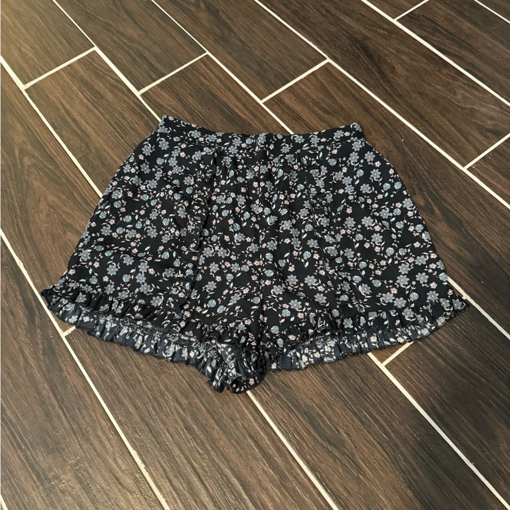 🦋 Xhilaration Black Floral Shorts
